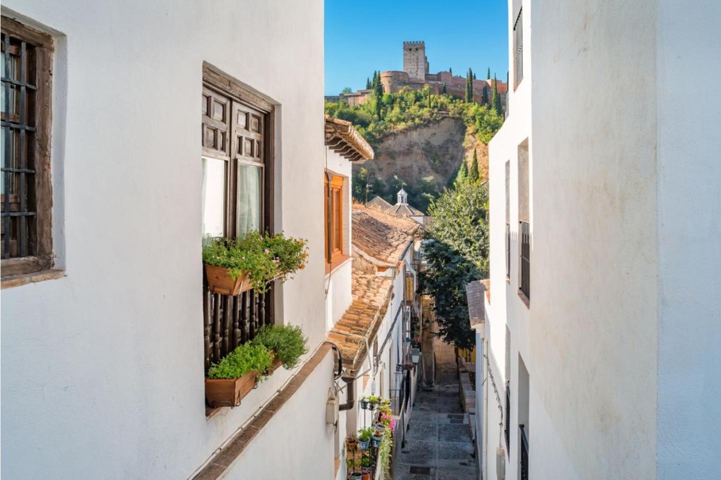 Warm Light Of Albayzin - Free Parking 15 Min Away — Photos 3